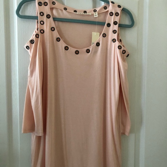 Cyrus Light Pink 3/4 Sleeve Cold Shoulder Top Size Small - Picture 1 of 8